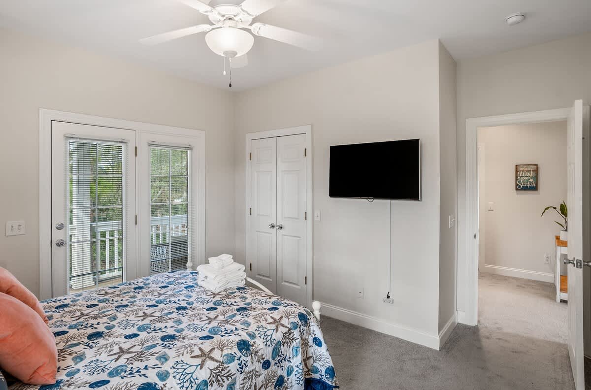Queen Bed with Streaming TV, Private Balcony, and a Shared Jack-and-Jill Bathroom with a Shower-Tub Combo. 