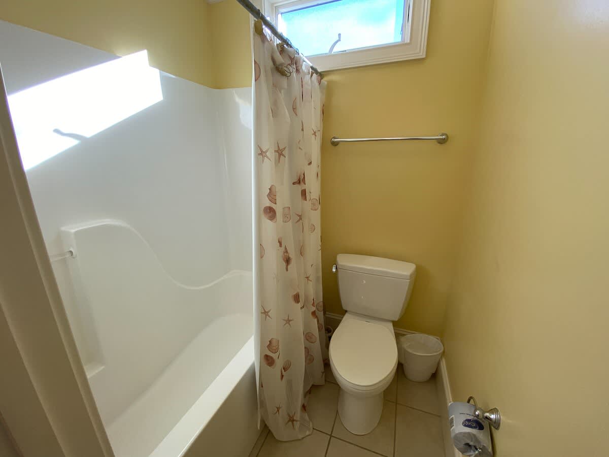Primary Full En Suite Bathroom