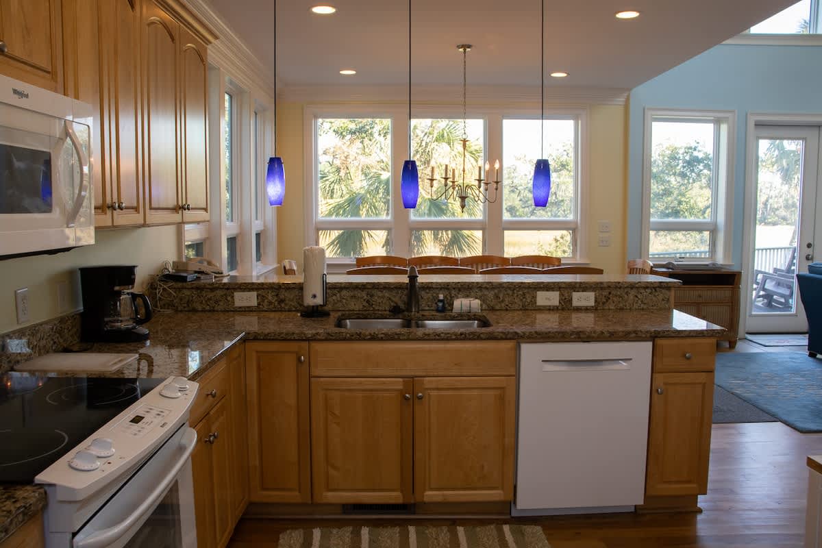 Kitchen, 3 Seat Island Bar with Basement Access