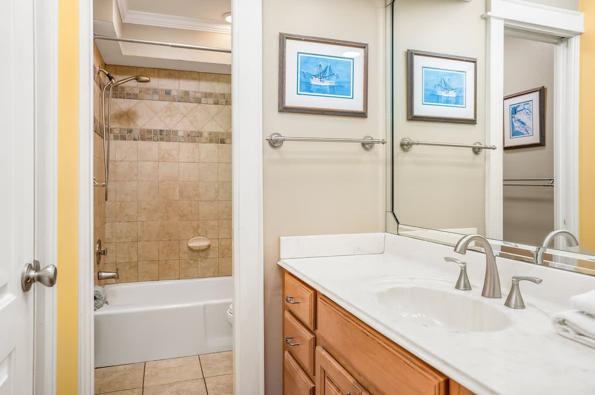 Primary 1 En Suite Full Bathroom