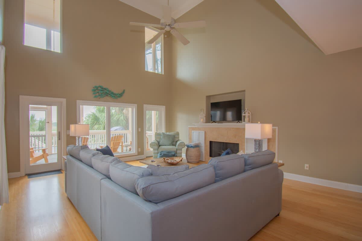 Living Room with Screened in Porch 