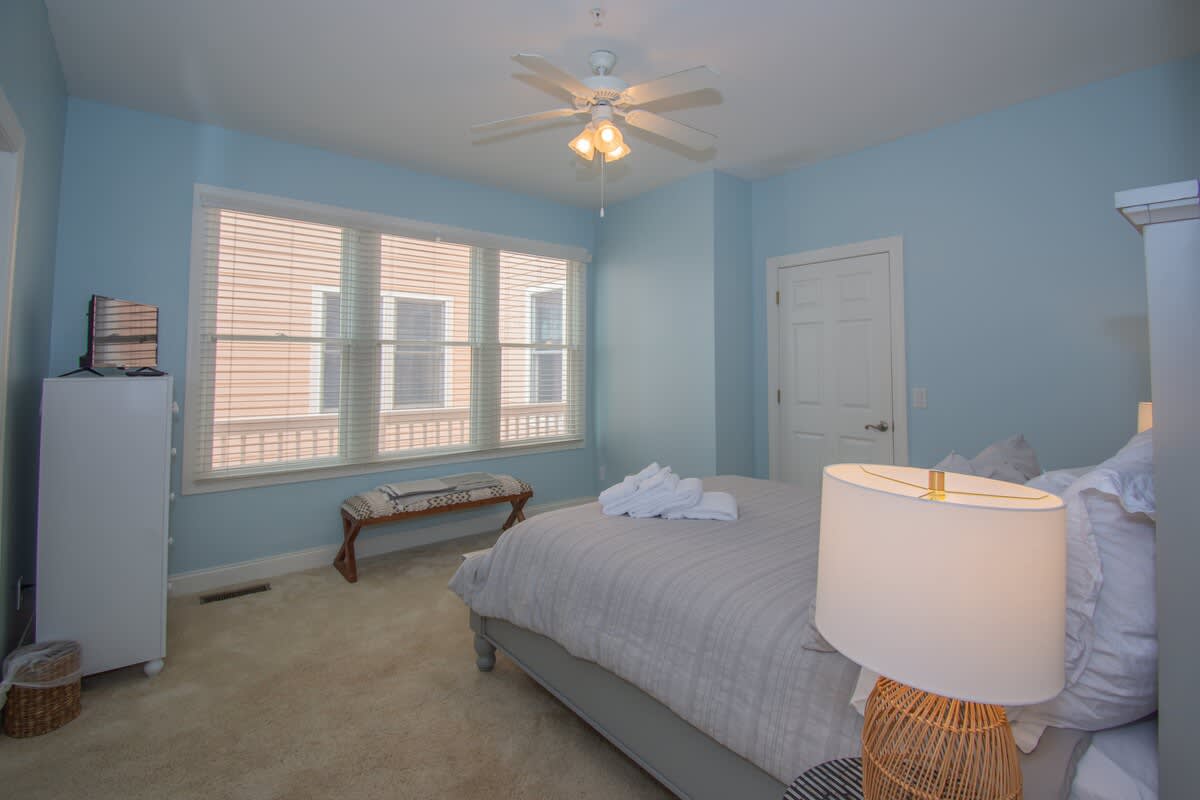 1 Queen Bed with Jack - and - Jill En-suite 