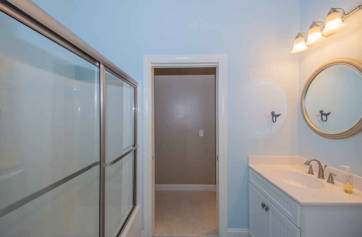 Full Bathroom En-Suite with Hall Access