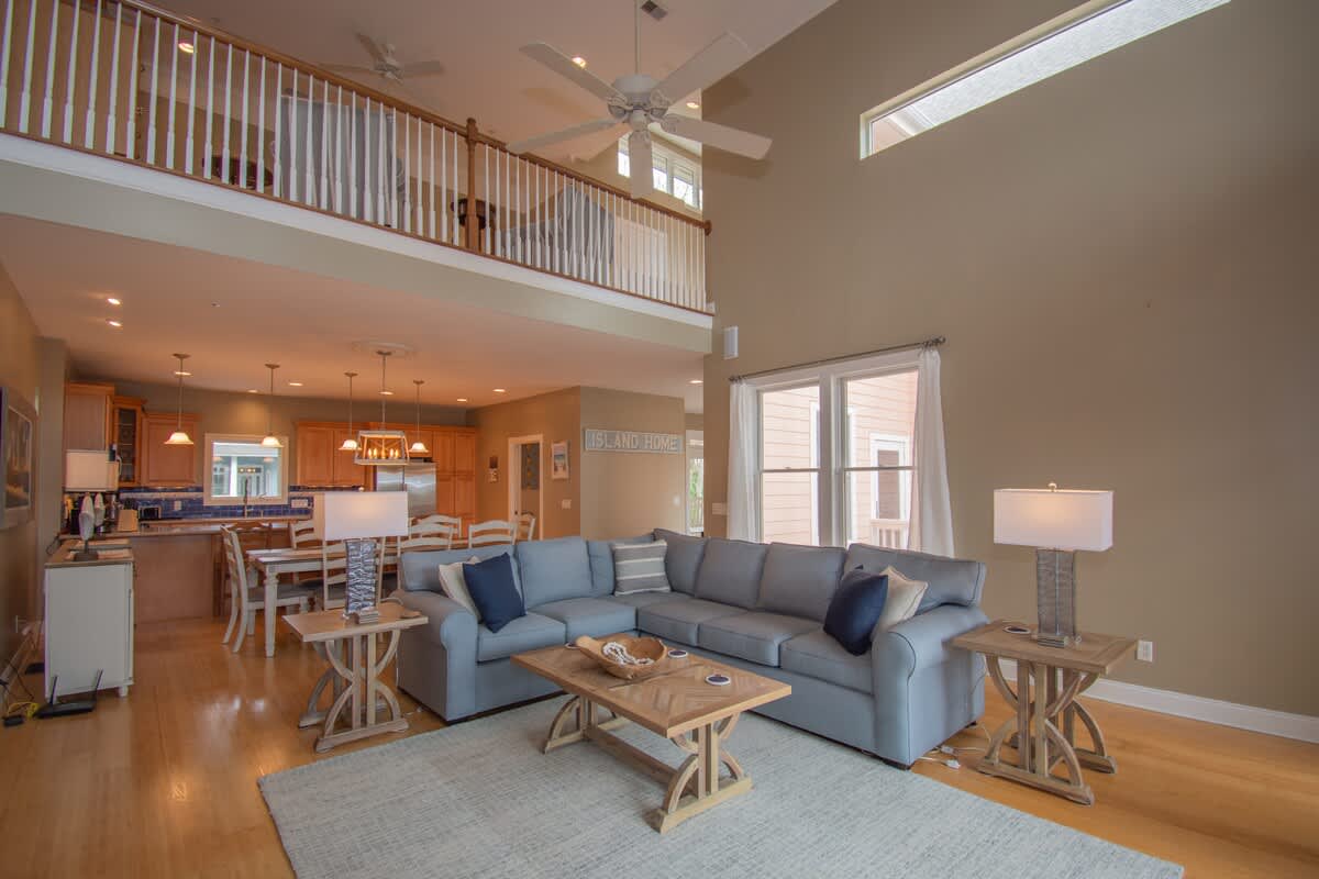 Living Room with Screened in Porch 