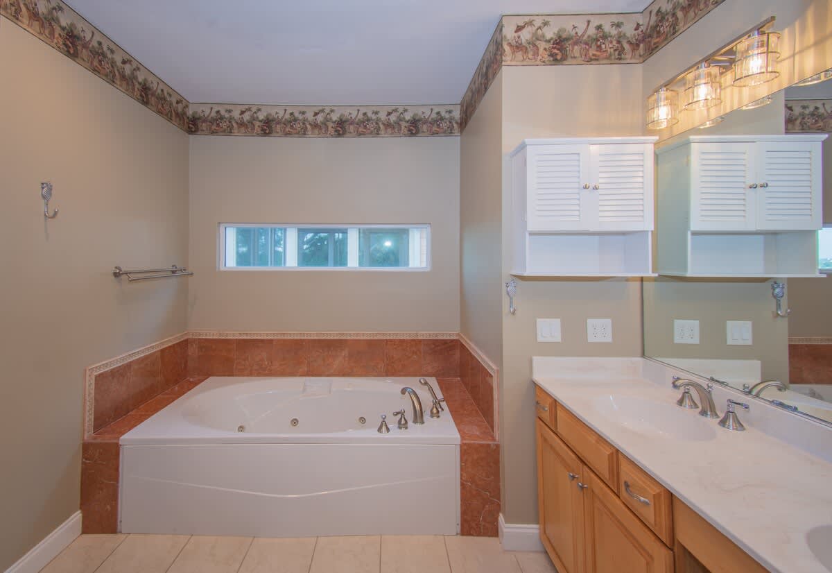 Primary En-Suite with Double Vanity, Soaker Tub, Walk in Shower 
