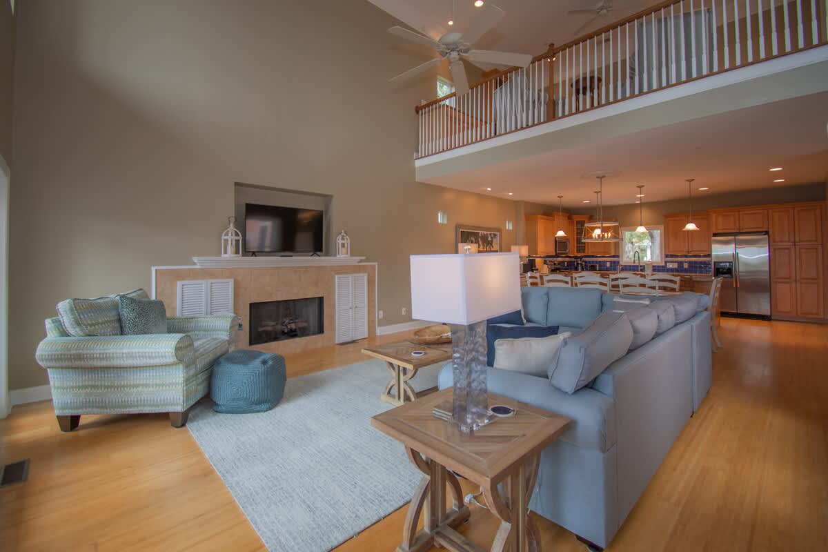 Living Room with Screened in Porch 
