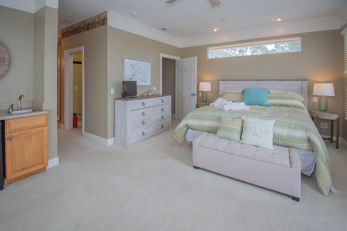 Primary Bedroom with En-Suite and Balcony 