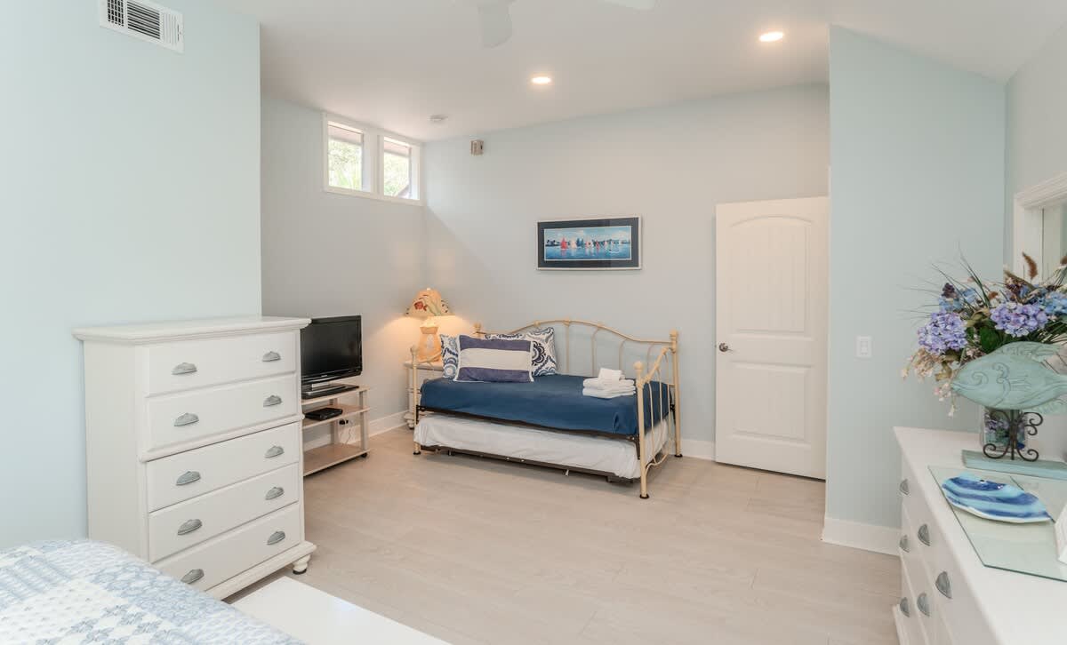 230 Tennis Villa | Photo 20