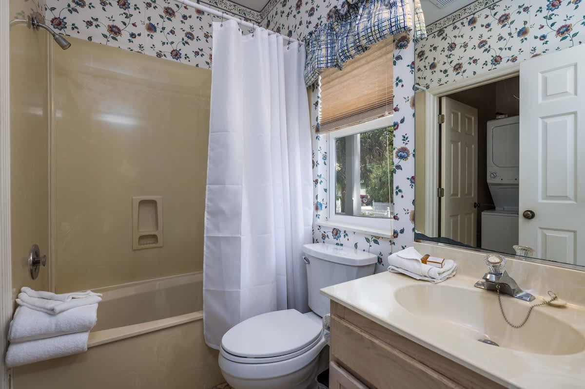 Guest En Suite Bathroom with Laundry Area