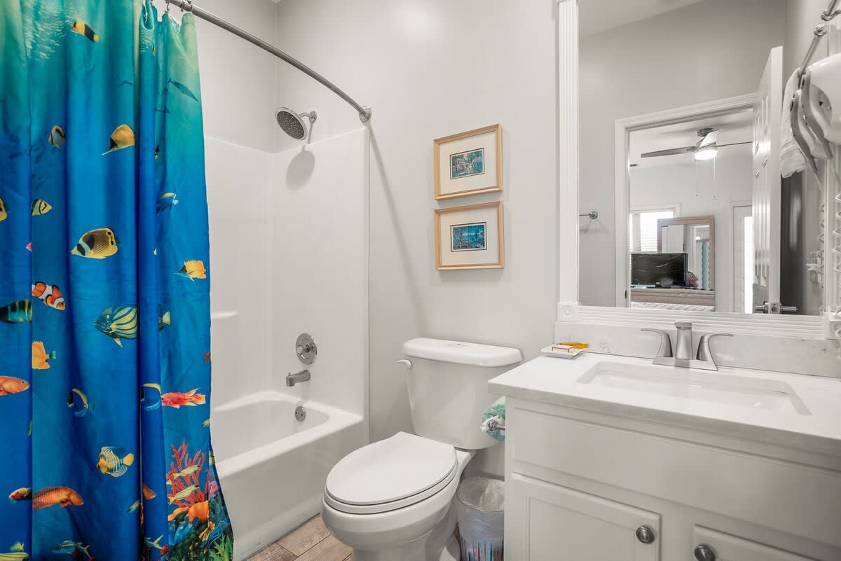 Guest Bedroom En-Suite 