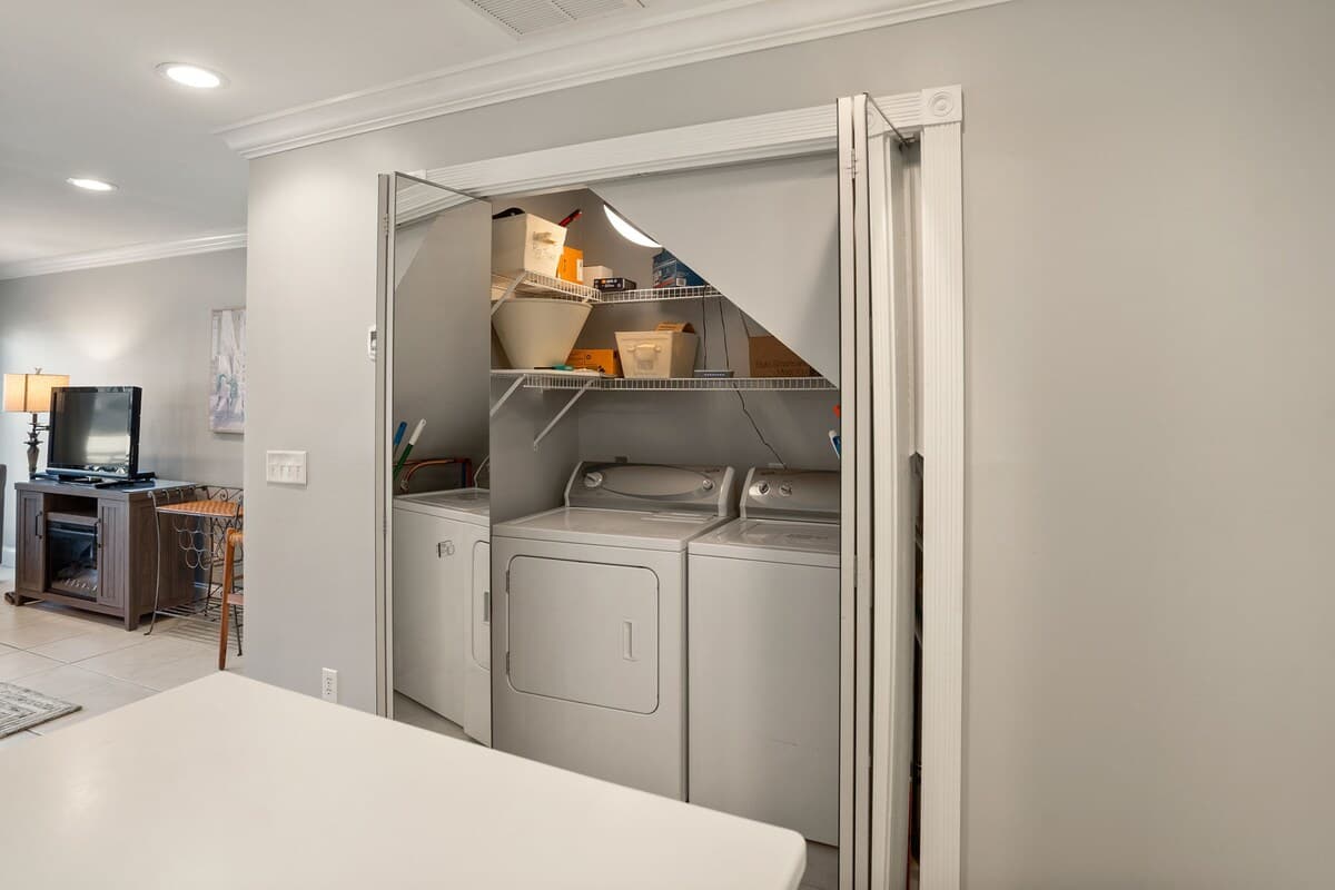 327 Capt John Fripp Villa | Photo 10