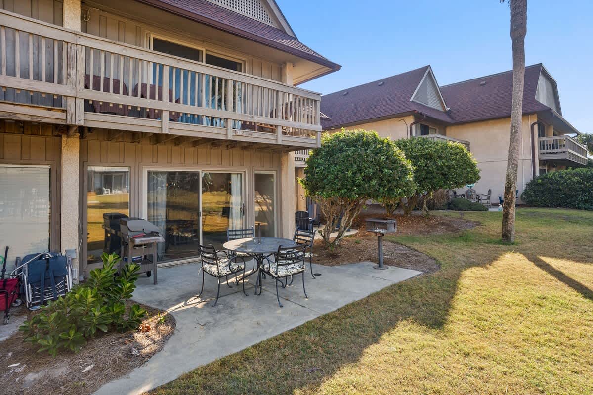 1st Floor Patio. Short Walk to Beach. 