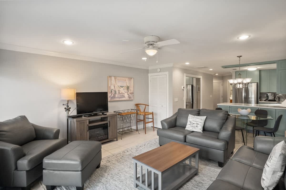 327 Capt John Fripp Villa | Photo 3