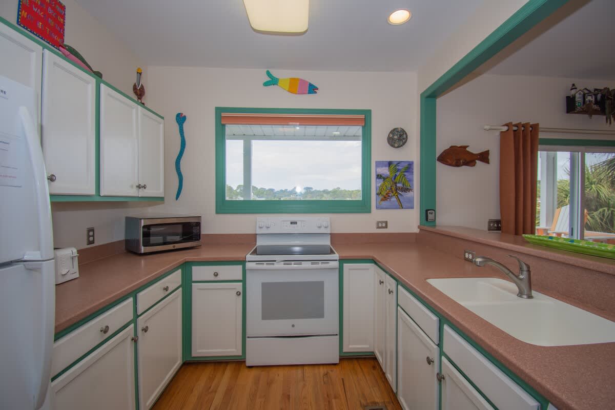 Cozy kitchen and dining area with expandable table