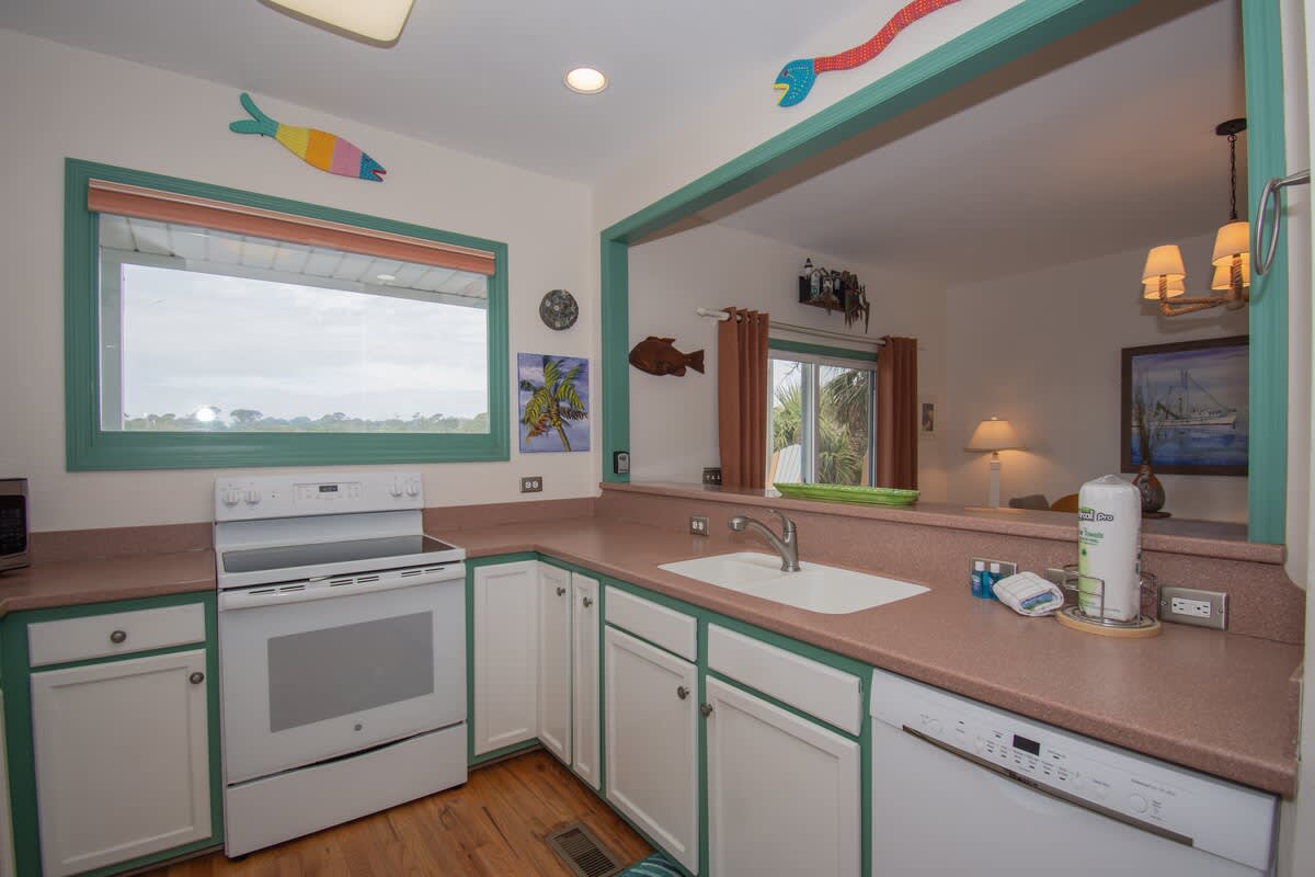 Cozy kitchen and dining area with expandable table