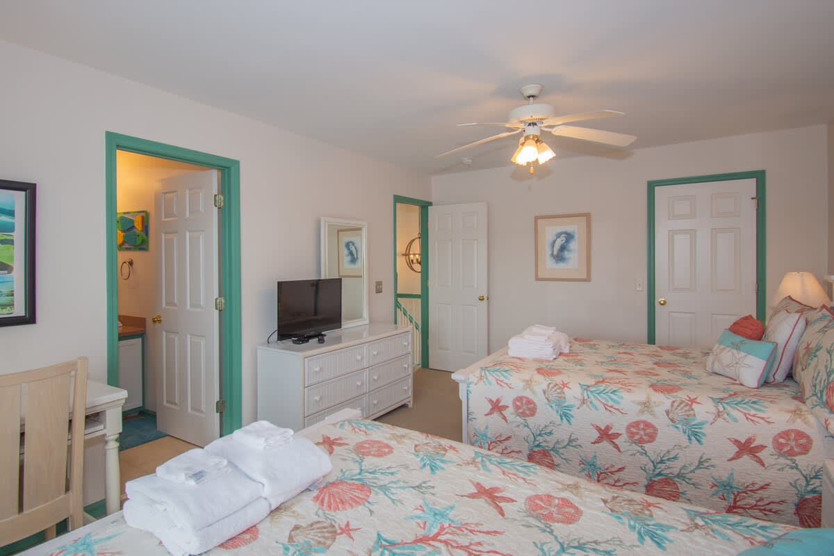 First floor bedroom with en suite bathroom