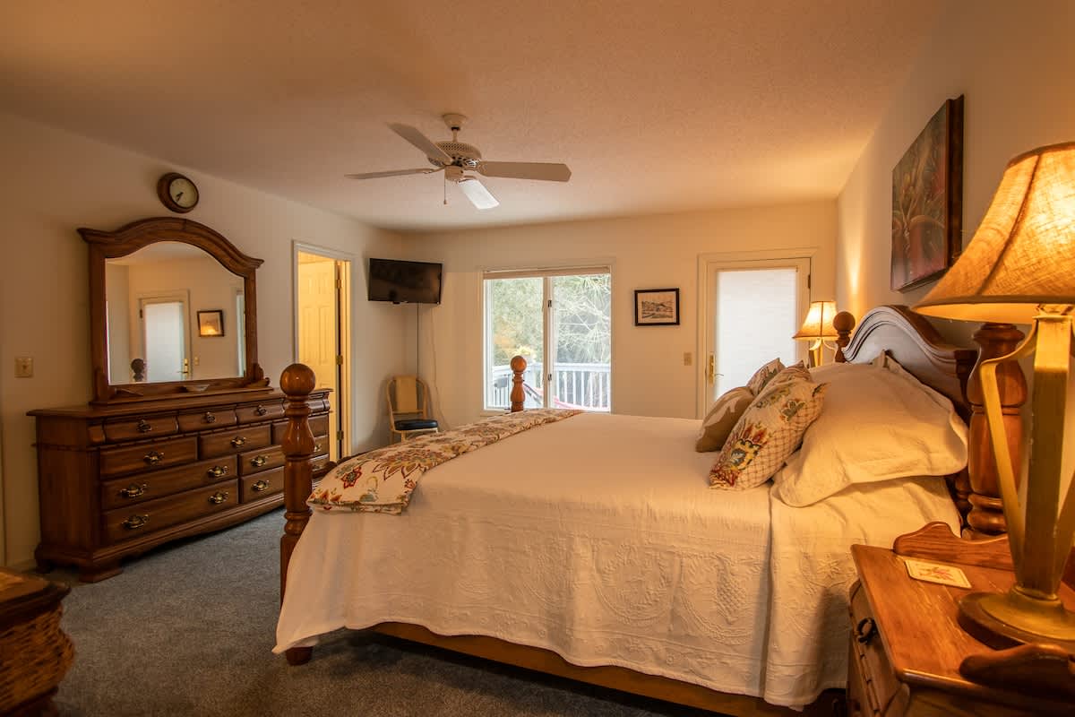 1st Level Primary Bedroom with King Bed and Full En Suite Bathroom