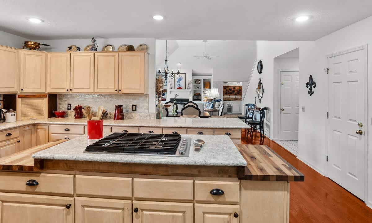 Kitchen/Dining Area