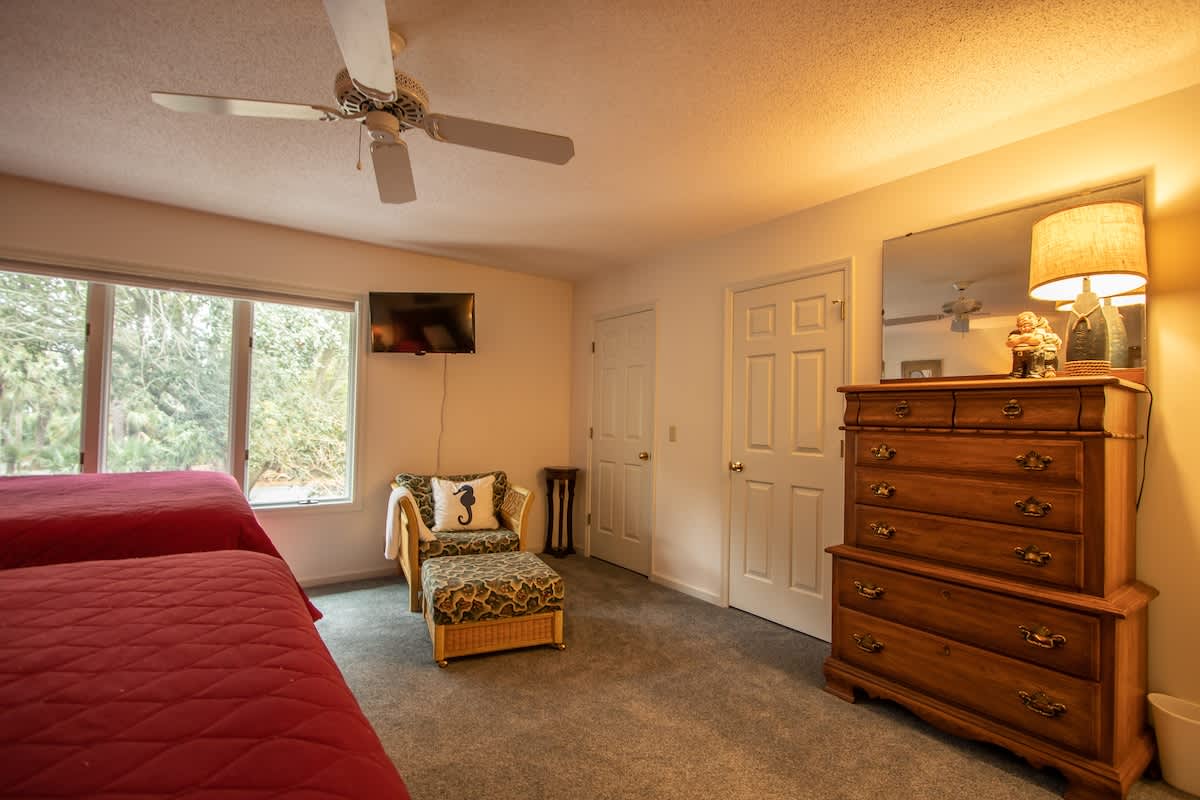1st Level Guest Bedroom with 2 Queen Beds and Full En Suite Jack and Jill Bathroom