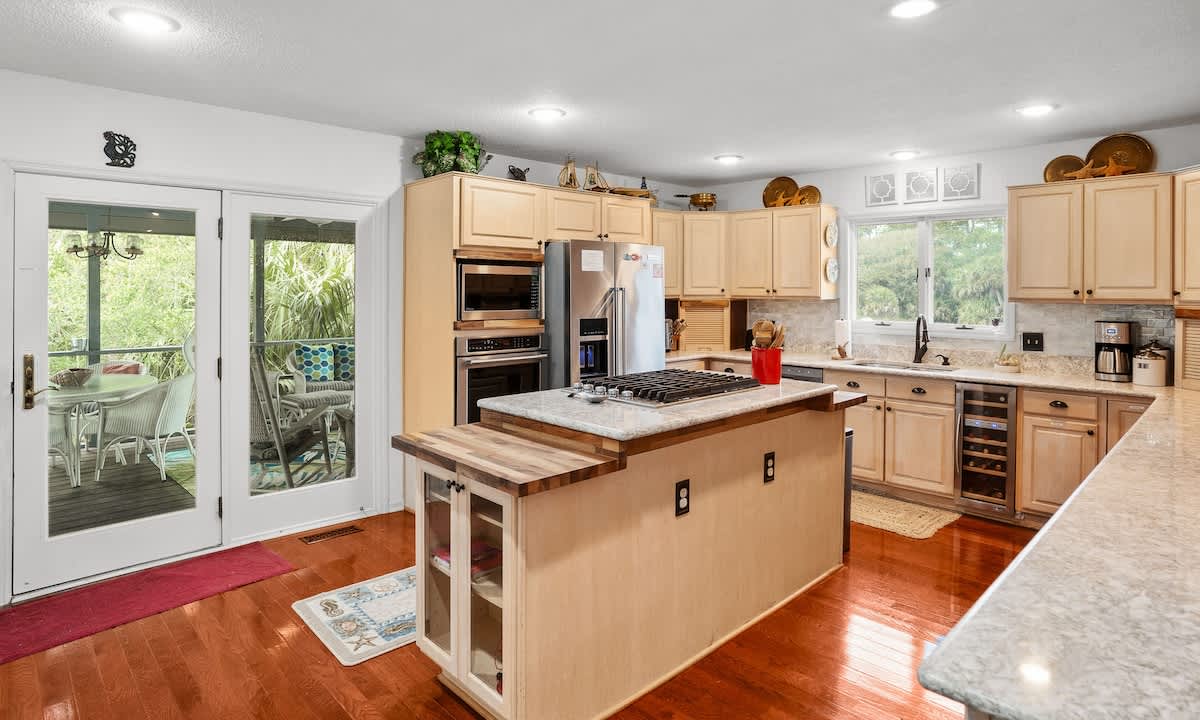 Kitchen/Entryway to Screened in Porch