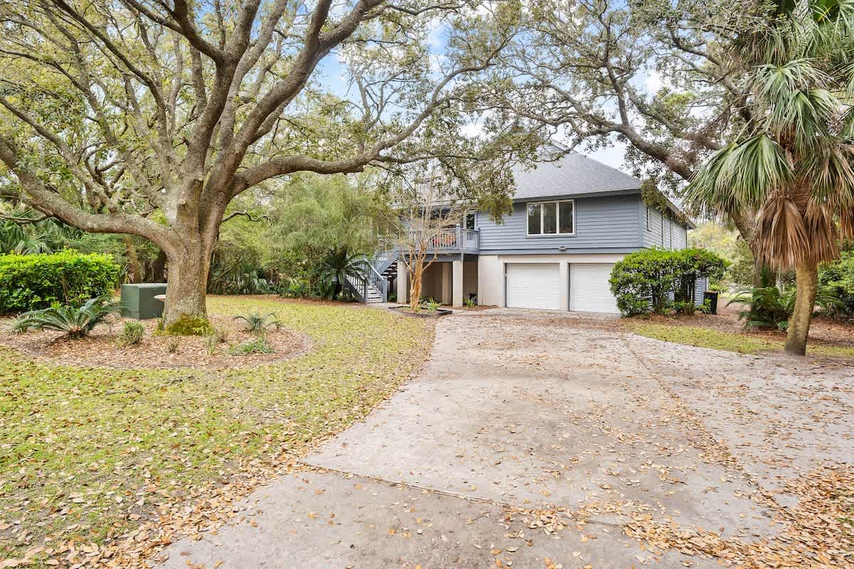 395 Tarpon Blvd