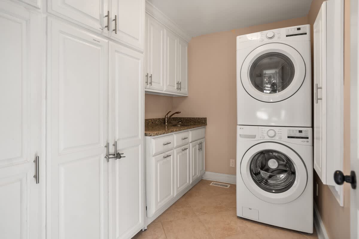 Full Size Stackable Washer and Dryer 