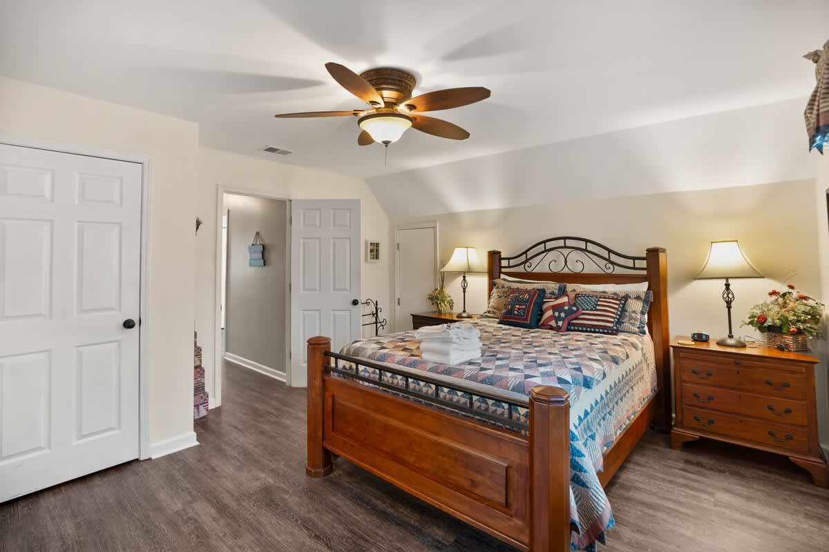Upstairs Queen-Size Bedroom with New Smart TVs, and En-Suite Bathroom.