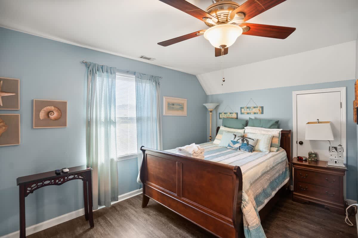 Upstairs Queen-Size Bedroom with New Smart TVs, and En-Suite Bathroom.