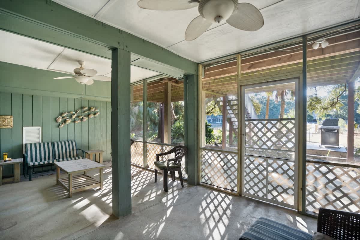 Screened in Porch In Garage 