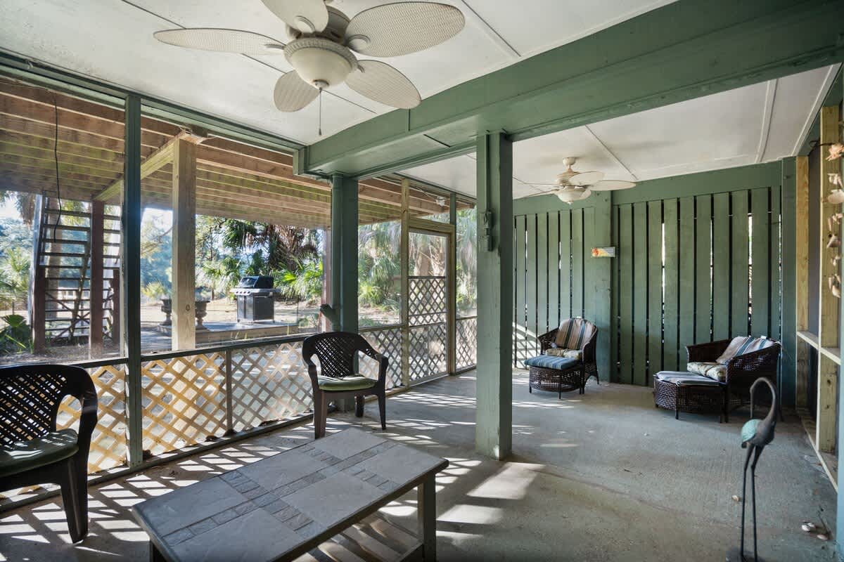 Screened in Porch In Garage 