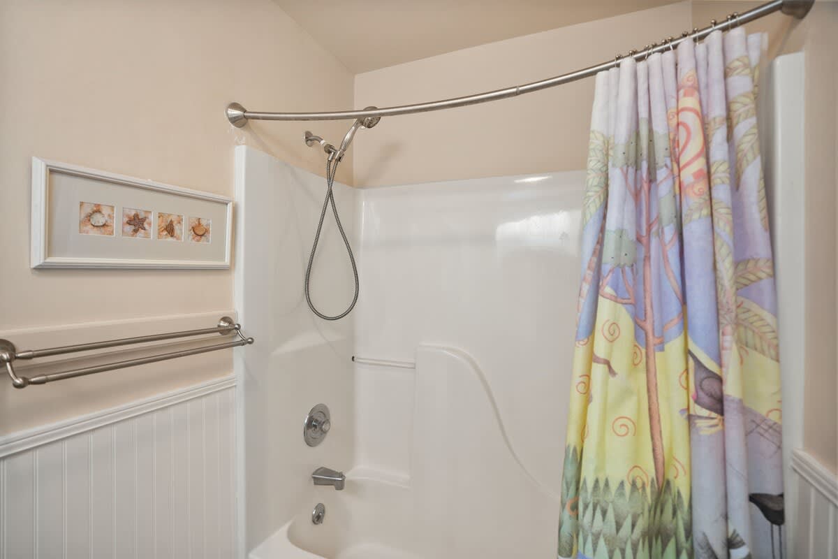 Upstairs Hall Bathroom With Shower-Tub Combo