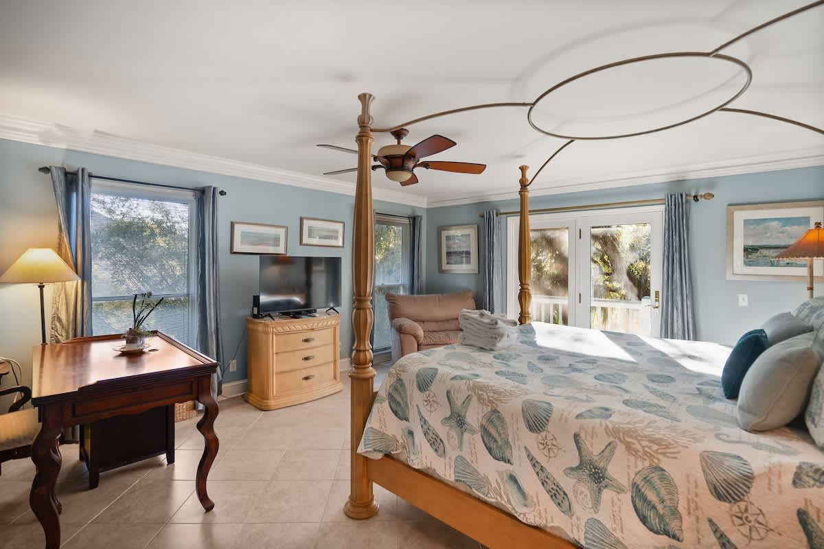 Primary Bedroom with a En-Suite Bathroom, and Balcony. This Bedroom also Includes a Brand-New Smart TV.