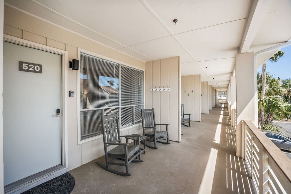 520 Sunsuite | Photo 2