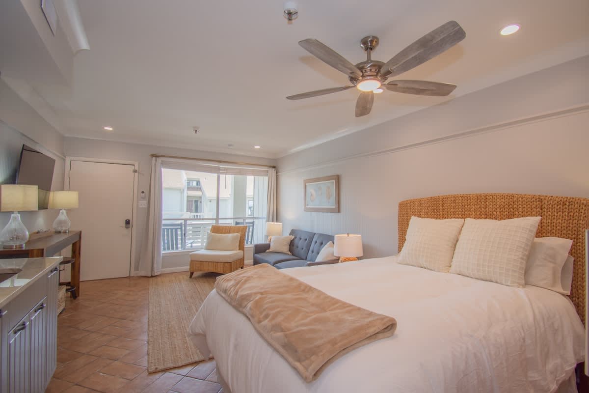 Queen Bed with Kitchen, Living Room