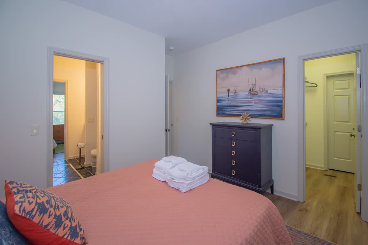Guest bedroom with Jack & Jill bathroom