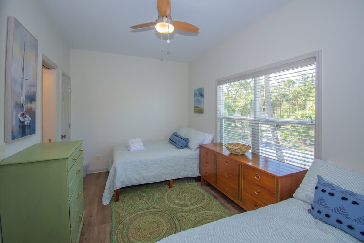 Double bed bedroom with Jack & Jill bathroom