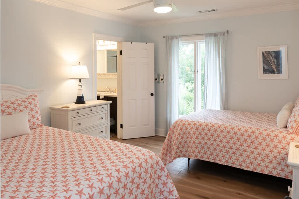 Guest Bedroom 2 with Queen and Double Bed and Full En Suite Jack and Jill Bathroom