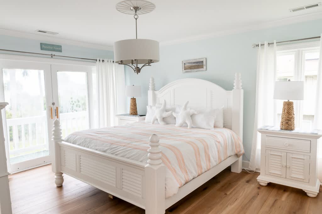 Primary 2 Bedroom with King Bed and Full En Suite Bathroom