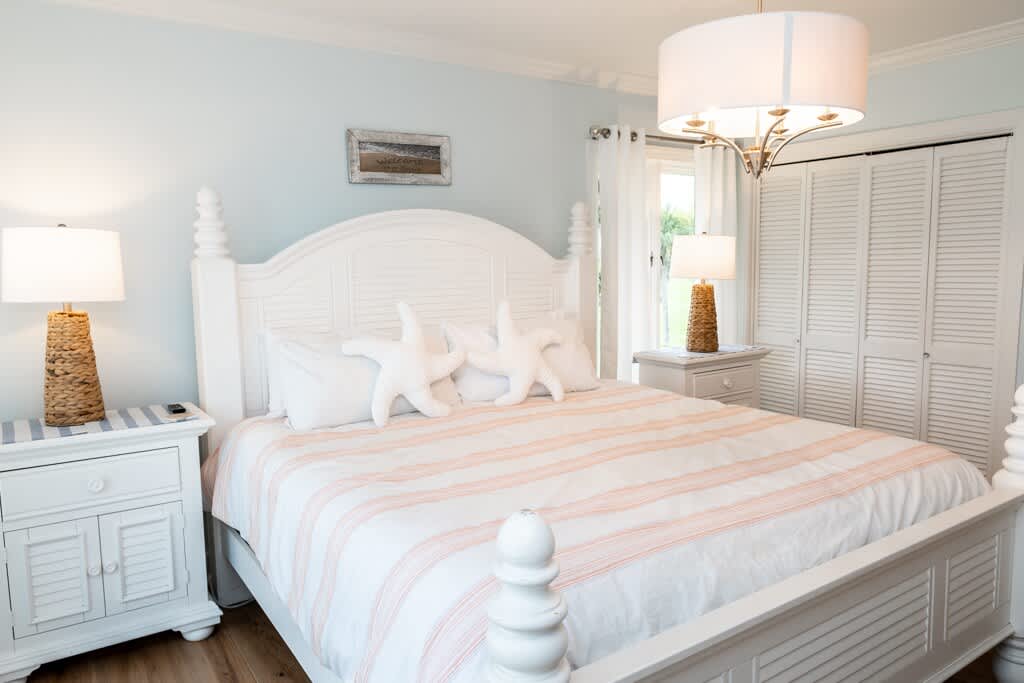 Primary 2 Bedroom with King Bed and Full En Suite Bathroom