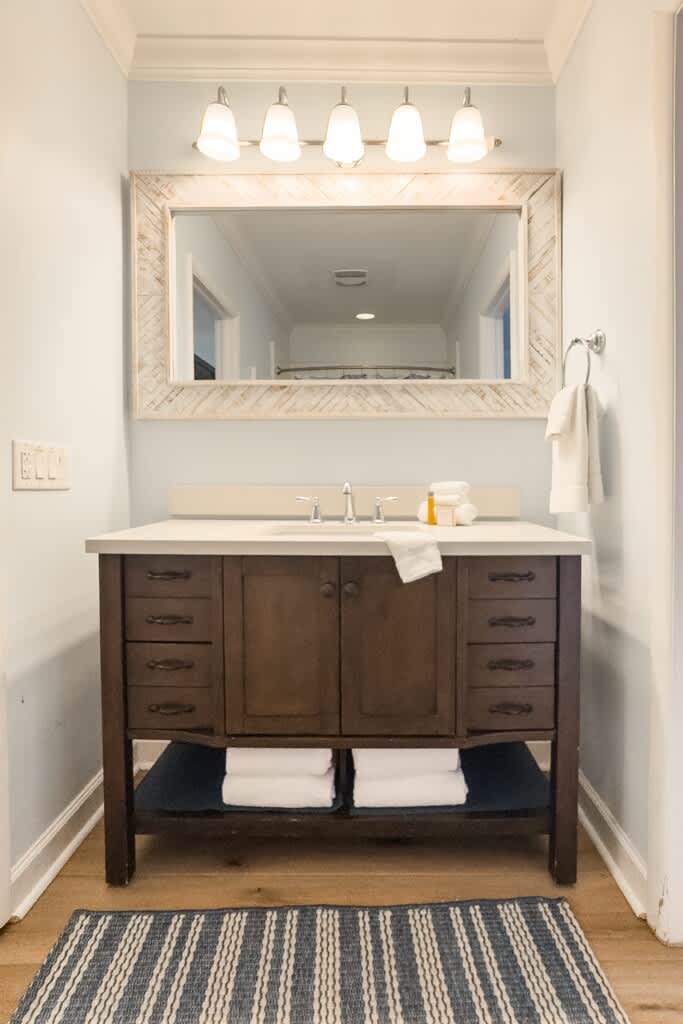 Full En Suite Jack and Jill Bathroom with Guest Bedroom 2 and Primary 1 Bedroom