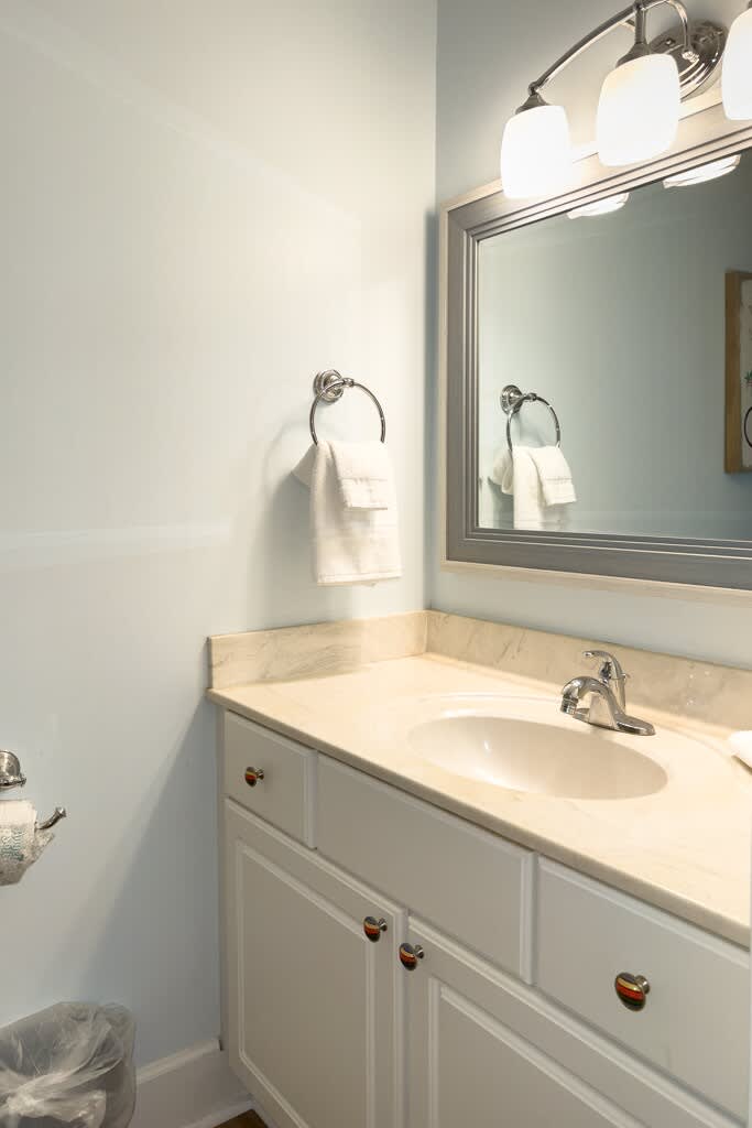 Full En Suite Bathroom for Guest Bedroom 1