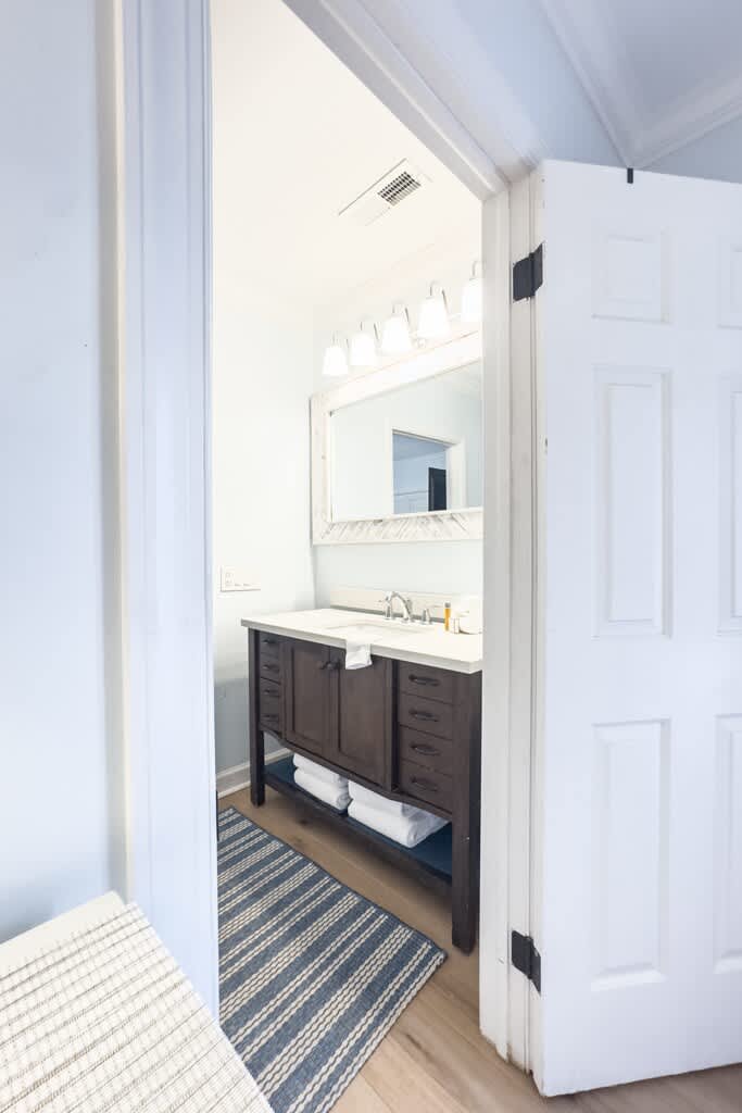 Full En Suite Jack and Jill Bathroom with Guest Bedroom 2 and Primary 1 Bedroom