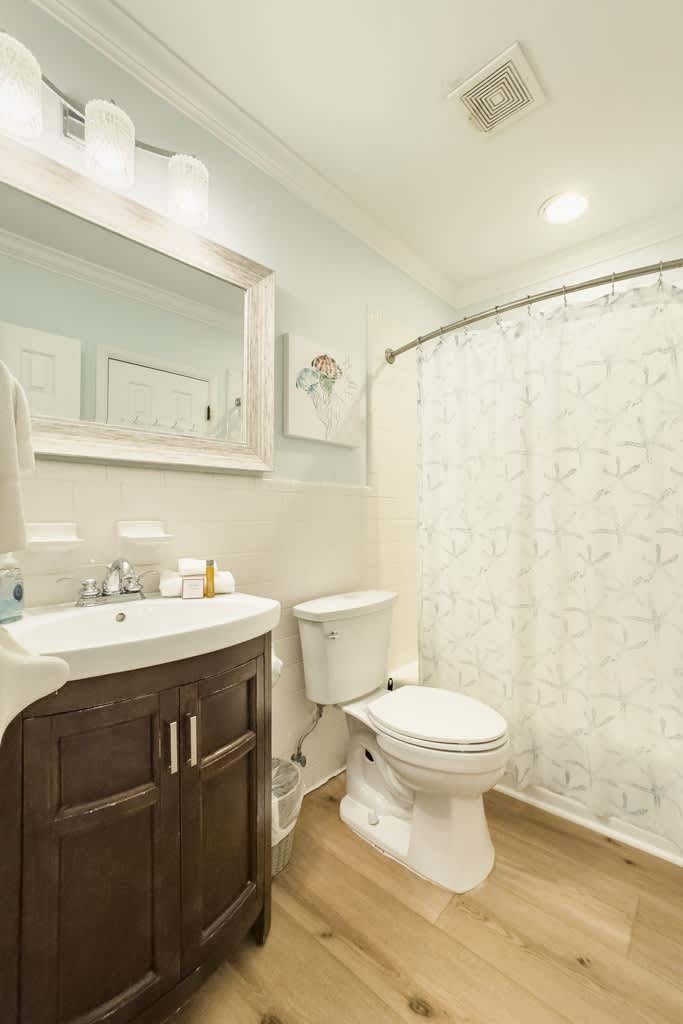 Full En Suite Bathroom for Primary 2 Bedroom