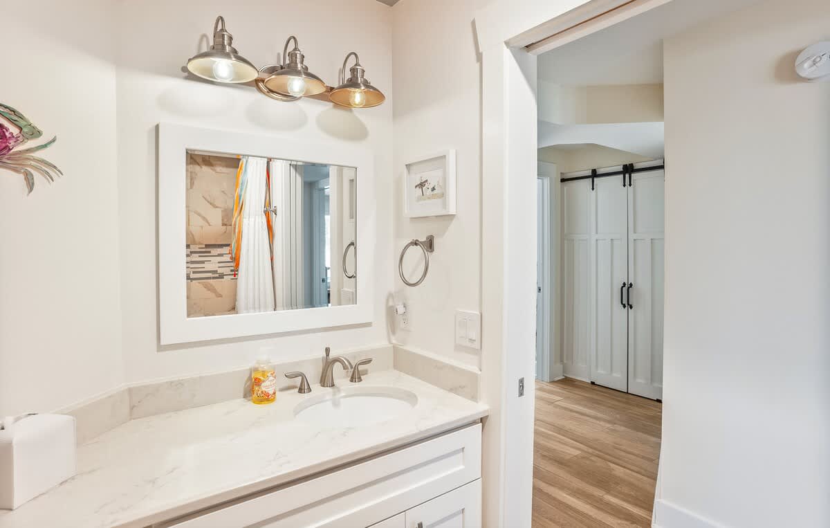 Hallway full bathroom