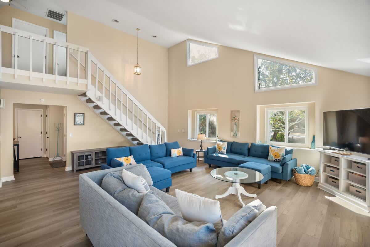 Spacious living room
