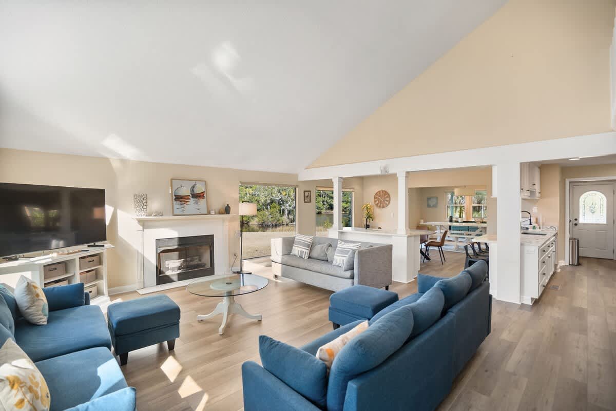 Spacious living room