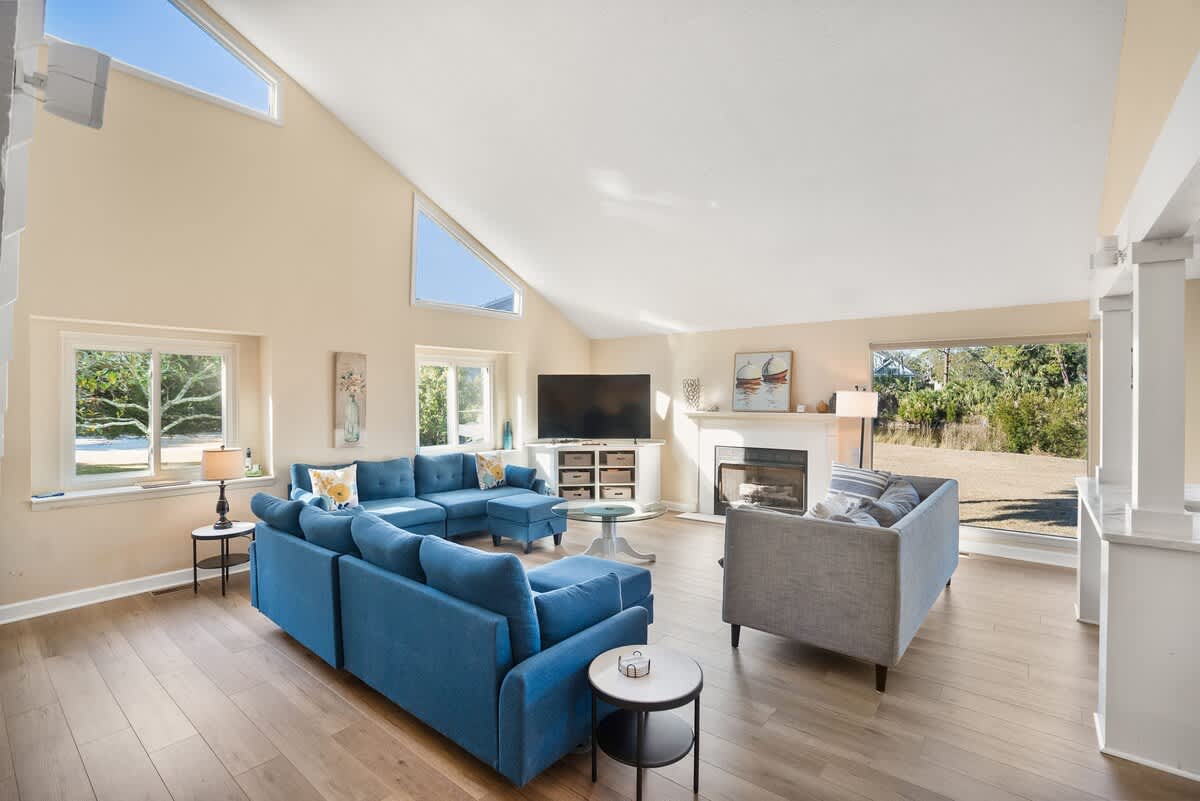 Spacious living room