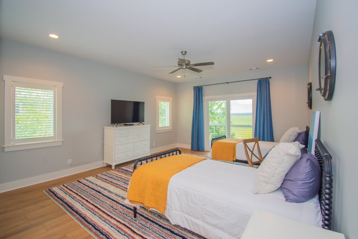 Guest Bedroom with Twin Beds on Second Floor with En-Suite and Balcony 