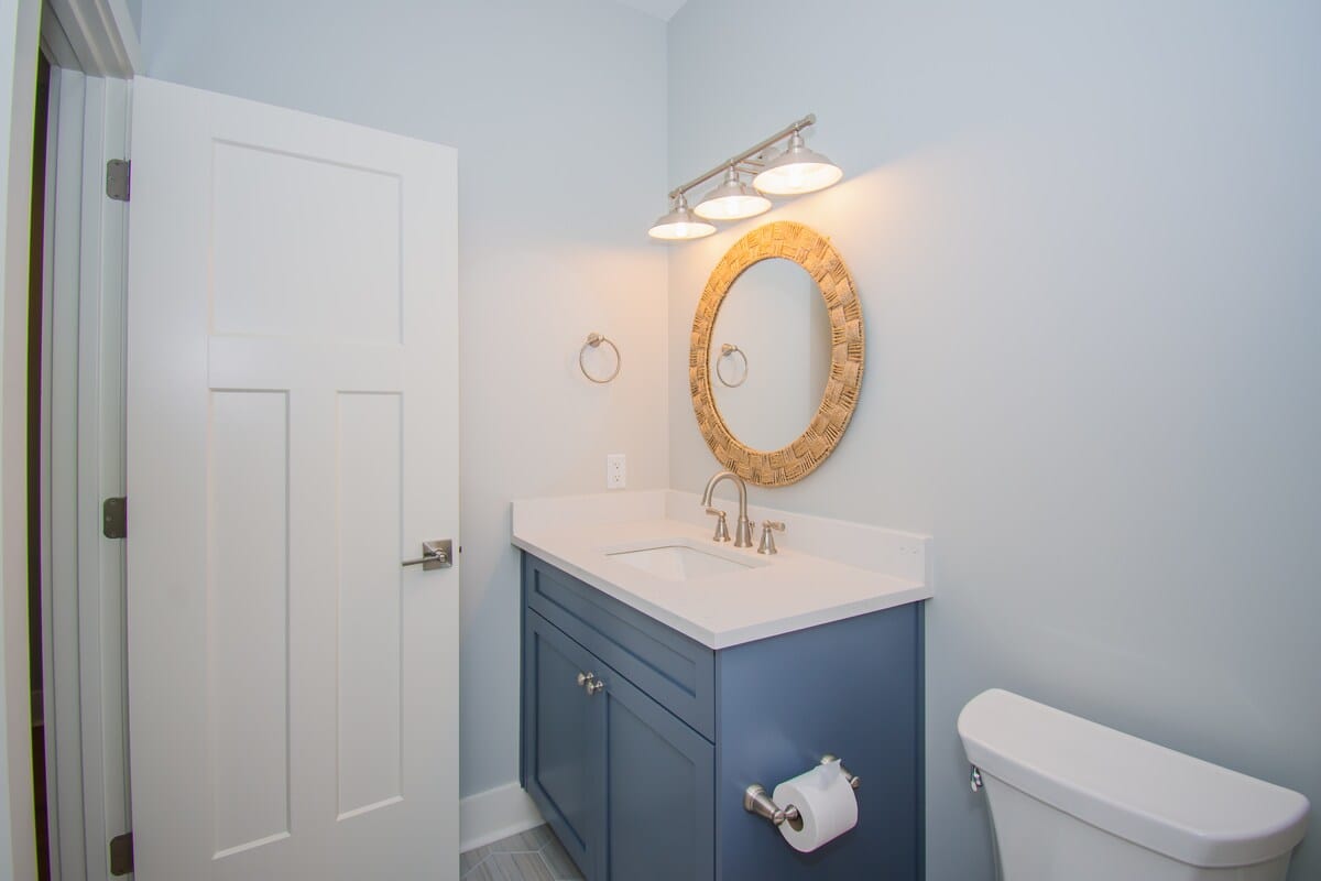 Twin Guest En-Suite with Shower-Tub Combo