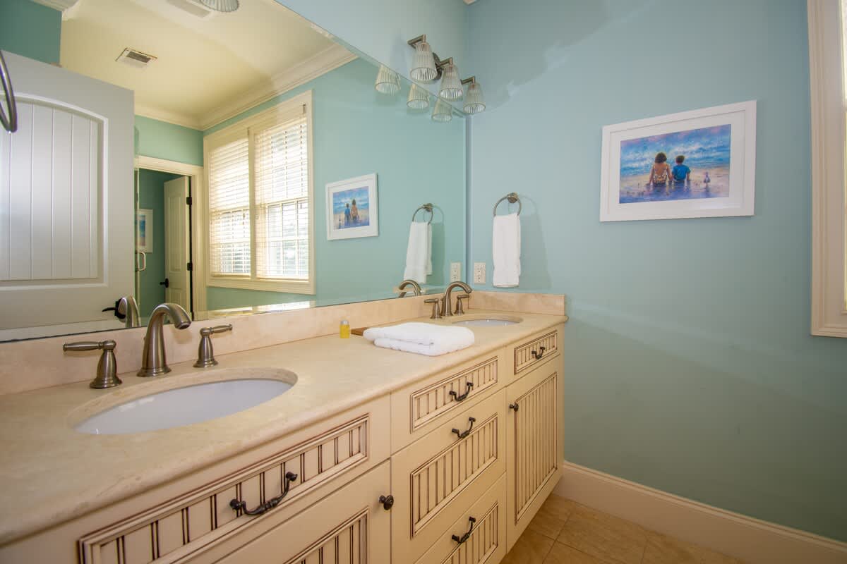 2nd Level Primary Full En Suite Bathroom with Walk-in Shower